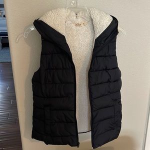 Hollister Black Puffer Vest Size M